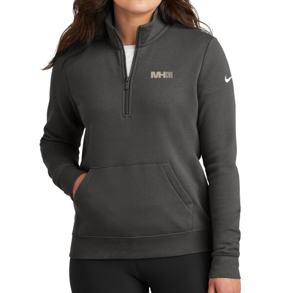   - Women's Club Fleece Sleeve Swoosh 1/2 Zip Thumbnail